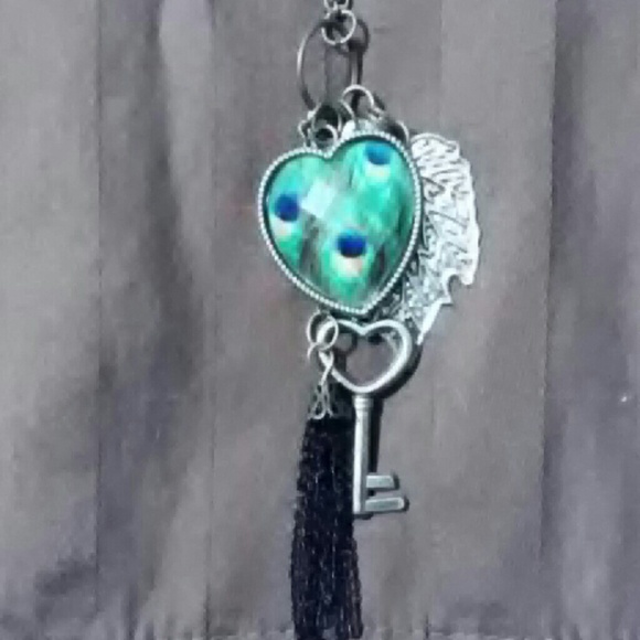 Necklace - Picture 1 of 2