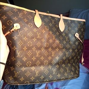 Louis Vuitton never full handbag. ❤️