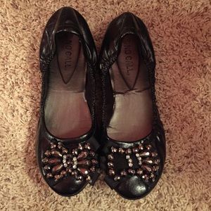 7 1/2 wide black flats