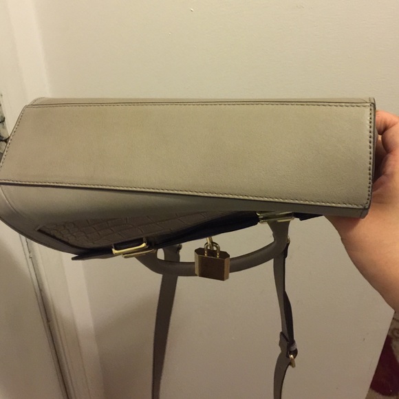 Vince Camuto HEIDI Crossbody Bag - Picture 4 of 4