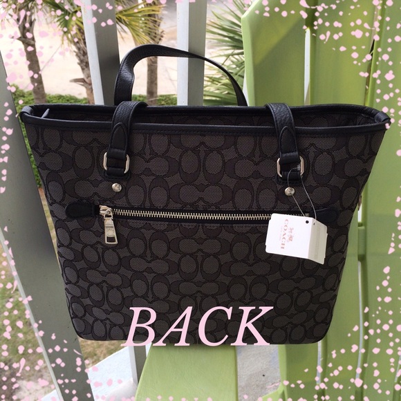 Coach 💄 HOST PICK💄 🚫 Trades - Picture 2 of 4