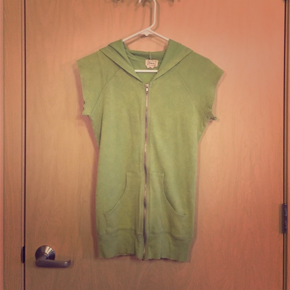 Cute distressed sleeveless sweater blu chic