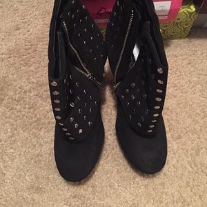 Ankle boots studded