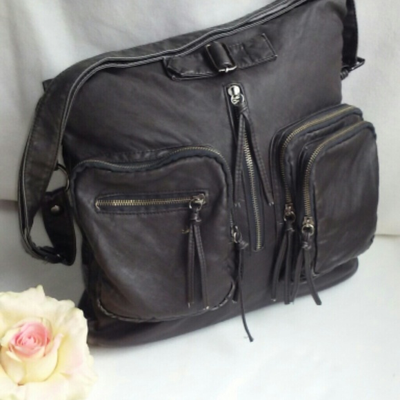 Grey zipper purse