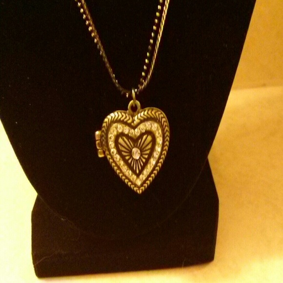 Beautiful dark and sexy locket neckless. - Picture 2 of 4