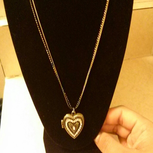 Beautiful dark and sexy locket neckless. - Picture 4 of 4