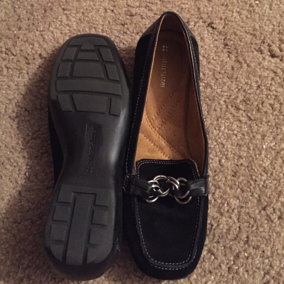 Brand new Naturalizer flats