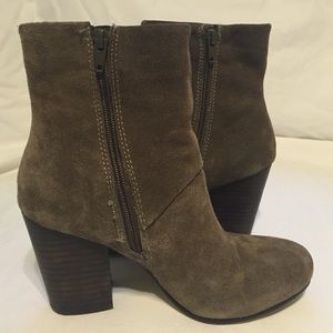 Suede boots