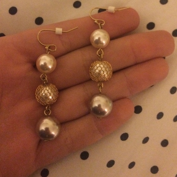 Dangling pearl earrings - Picture 1 of 1