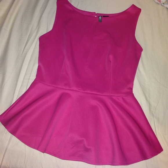Hot pink peplum top 😍