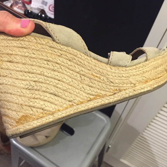 Comfy MIA 'Garter' Wedges - Picture 4 of 4