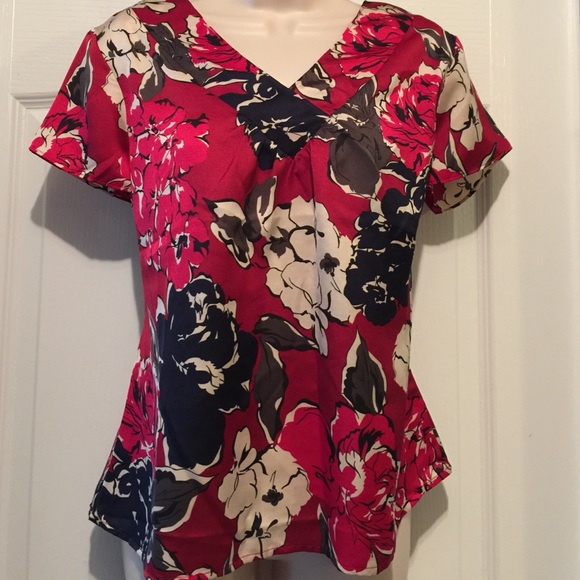 Beautiful floral top by Talbots
