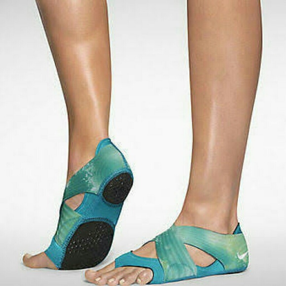 XXXSOLDXXX Nike Studio Wrap Turbo Green (NWOT)