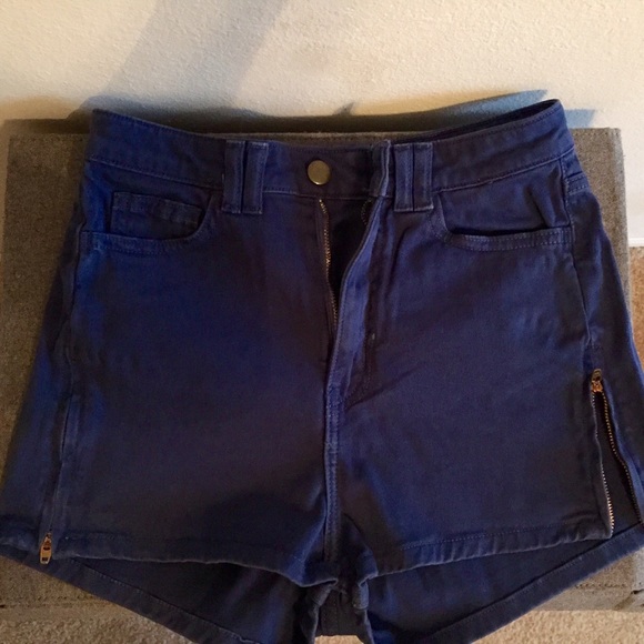 American Apparel High-Waist Side Zipper Short!