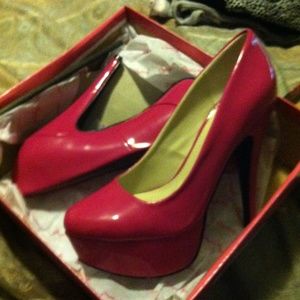 Pink pumps new never worn