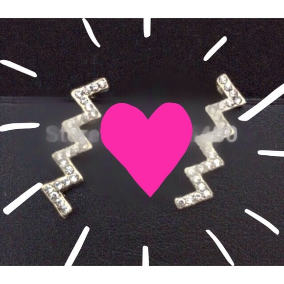 ❗️SOLD❗️Two Silver Tone Rhinestone Earrings - Picture 3 of 4