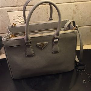 BEAUTIFUL grey Prada saffiano lux tote! 😍😍😍