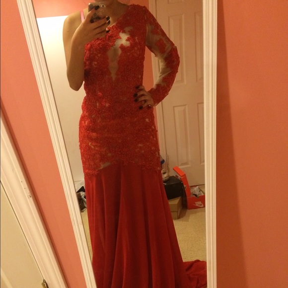 🔴🔴🔴RED PROM DRESS 🔴🔴🔴 - Picture 4 of 4