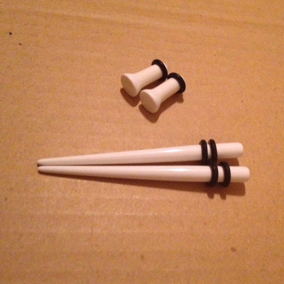 White 6 Gauges