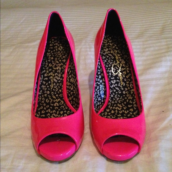 Jessica Simpson hot pink pumps
