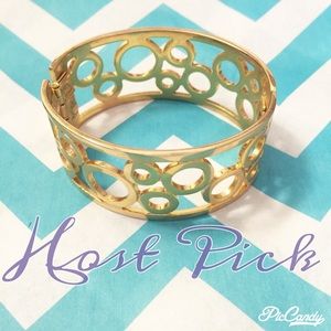 🎉2X HP🎉 Gold tone circles bangle with hinge