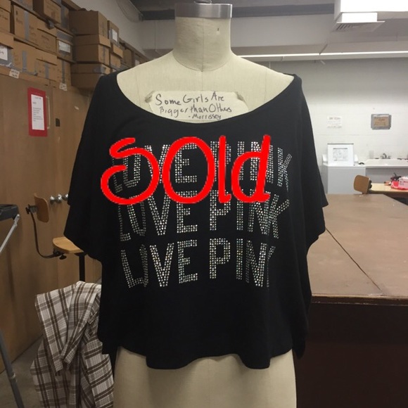 🚫SOLD🚫VS PINK black flowy top. Size S