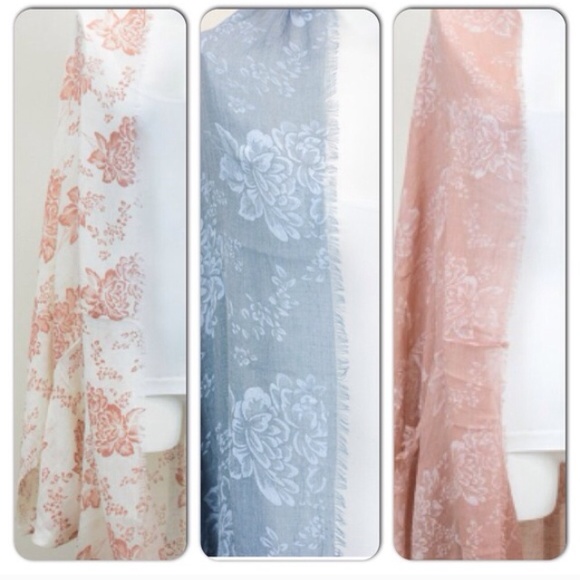 🚫SOLD OUT🚫Gorgeous Kimonos - Picture 3 of 4