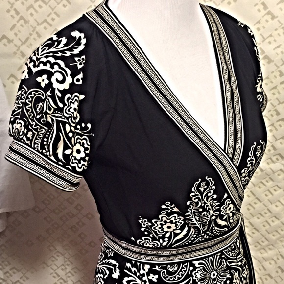 BCBGMaxAzria Tops - BCBGMaxAzria Ivory/Black Top