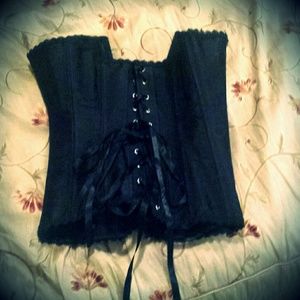 Super sexy black corset!