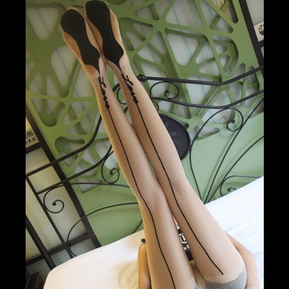 Love statement back-seam nude tights