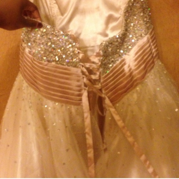 PROM DRESS!! - Picture 4 of 4