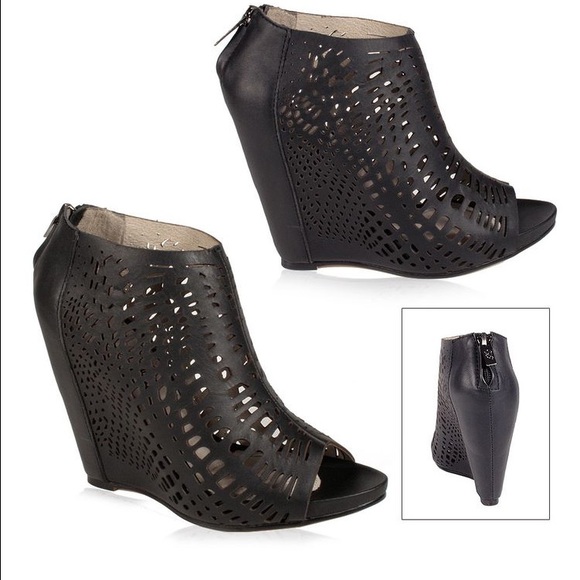 Mea shadow leather wedge