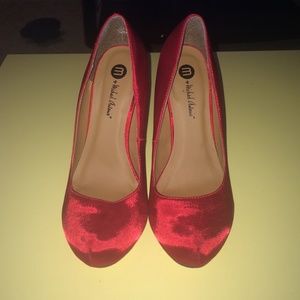Red Satin Pumps 💅😍