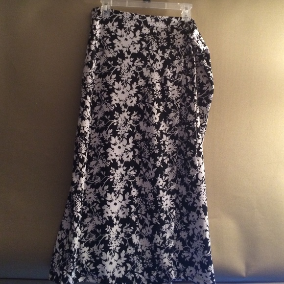 Liz Claiborne Black&White Floral Faux Wrap Skirt