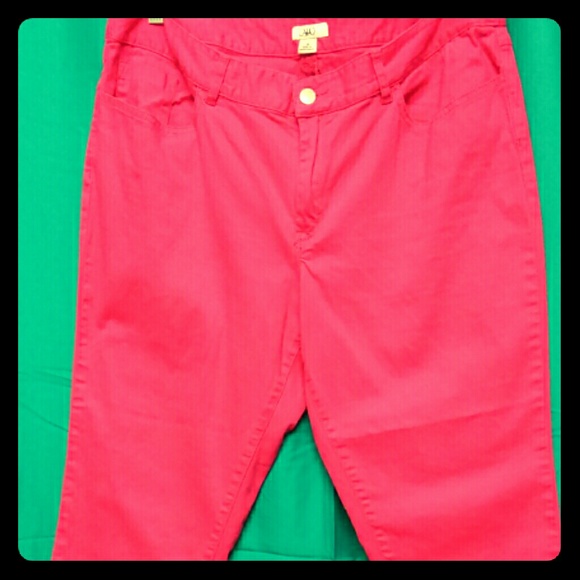 Bright and flirty fuschia crop pants
