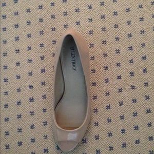 Nude peep toe shoes by Ellen Tracy