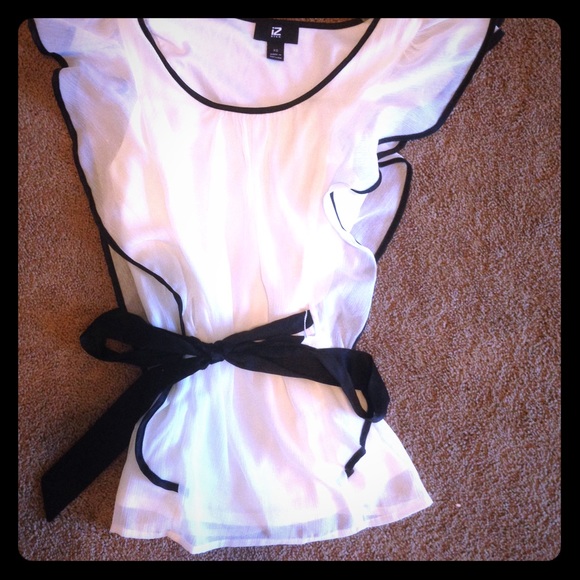 IZ Byer white and black top