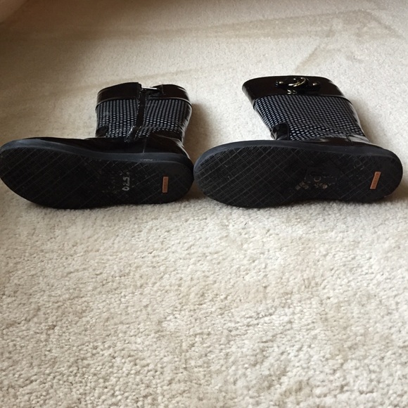 SOLD!!! Girls Cole Haan Rain Boots Size 3 Preowned - Picture 3 of 4