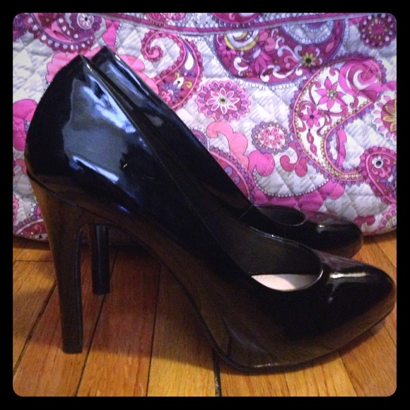 PRACTICALLY NEW!!! JS Black Patent Pumps