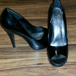 Black heels.👠👠👠👠👗👜