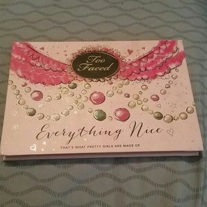 LIMITED EDITION  Too faced everything nice palette