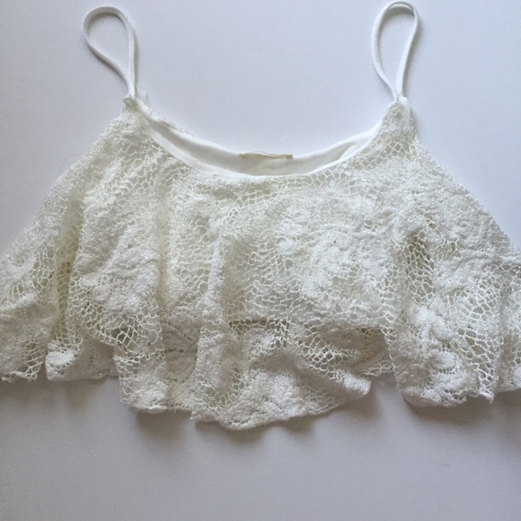 🍍💕 HOSTPICK White ruffle crop top - Picture 2 of 3