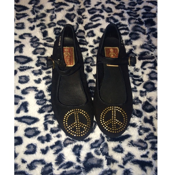 Peace symbol flats!