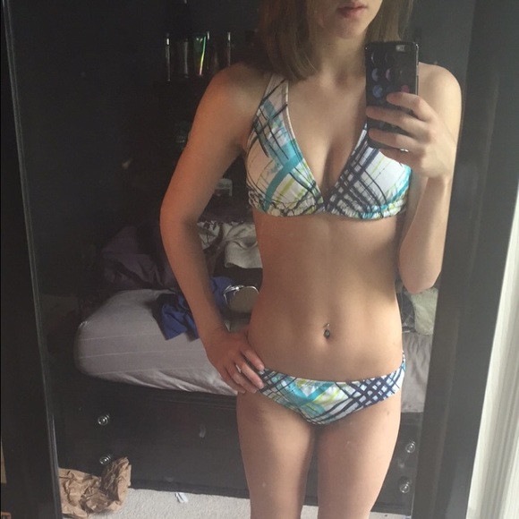 Bikini - Picture 2 of 4