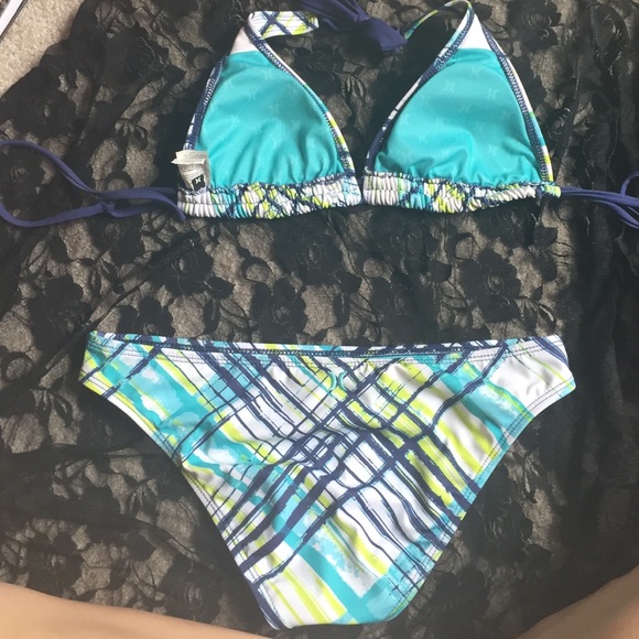 Bikini - Picture 3 of 4