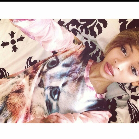 Galaxy Cat Shirt 🌷 (2/$10, 3/$15, 4/$20, 5/$25)