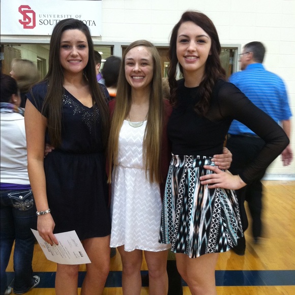 Dark red Charlotte Russe jacket - Picture 4 of 4