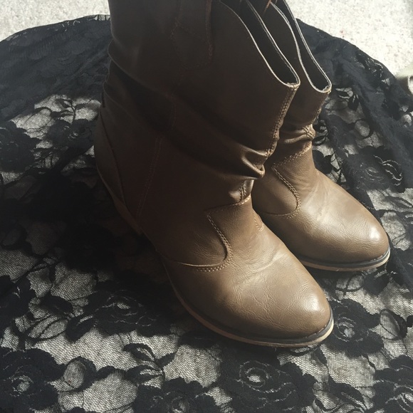 Heeled boots