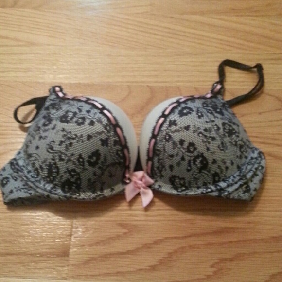 Gorgeous 32A VS Bombshell Bra