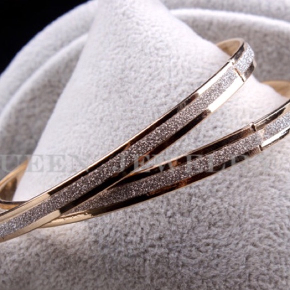 Elegant women bangle wristband bracelets - Picture 1 of 3